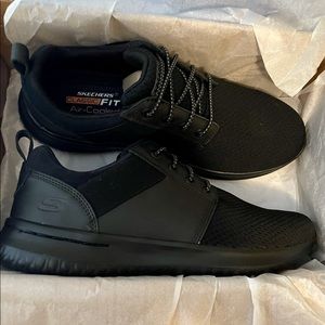 Sketchers Sneakers (Men) - Black 11.5